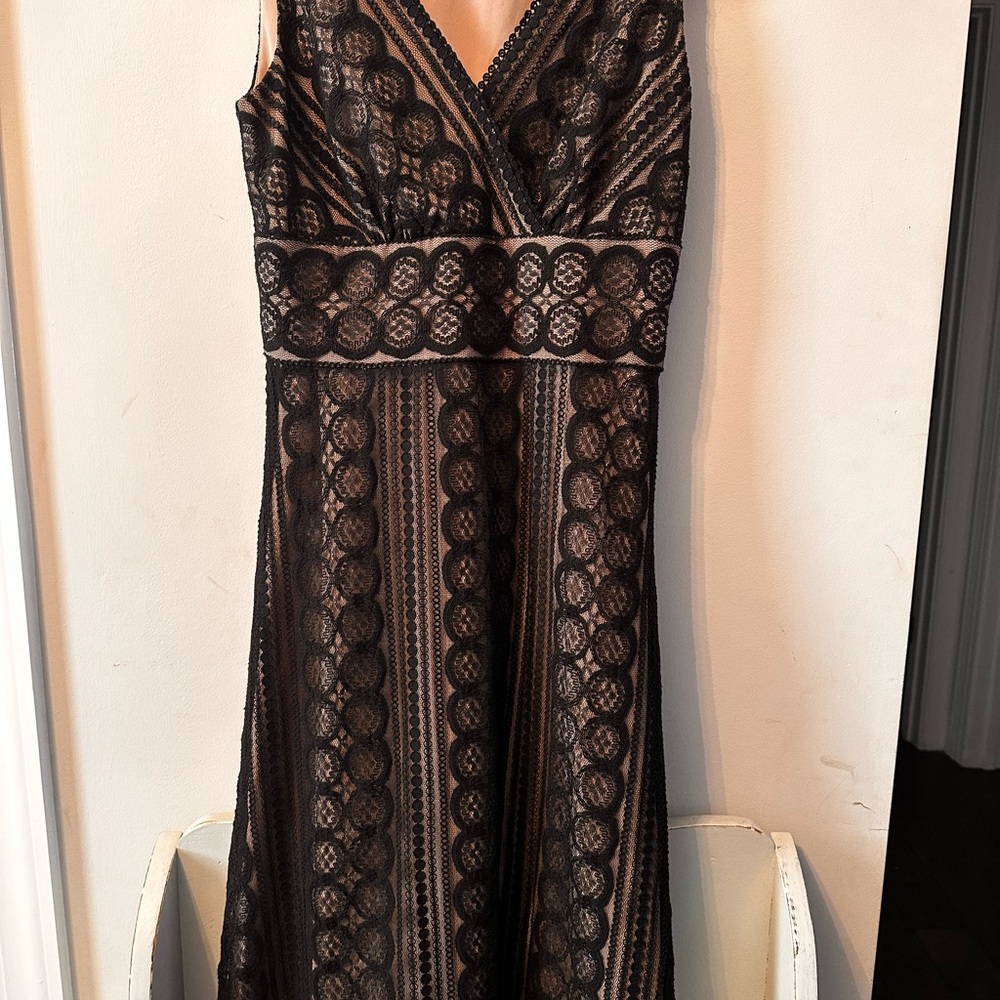 LOFT Black/Nude Size 0 Midi Sleeveless Gown
